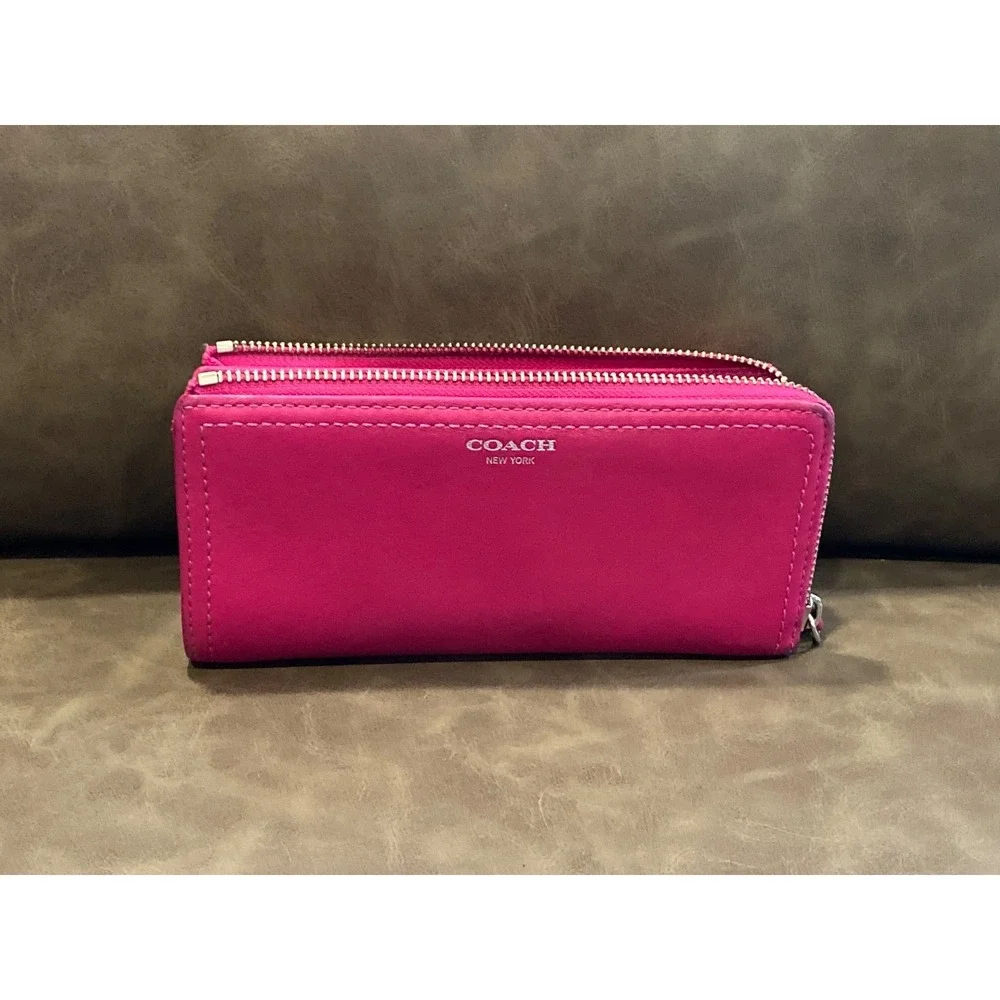 Coach‎ Wallet Women's Fuchsia Legacy Leather Slim Zip Around Clutch Organizer